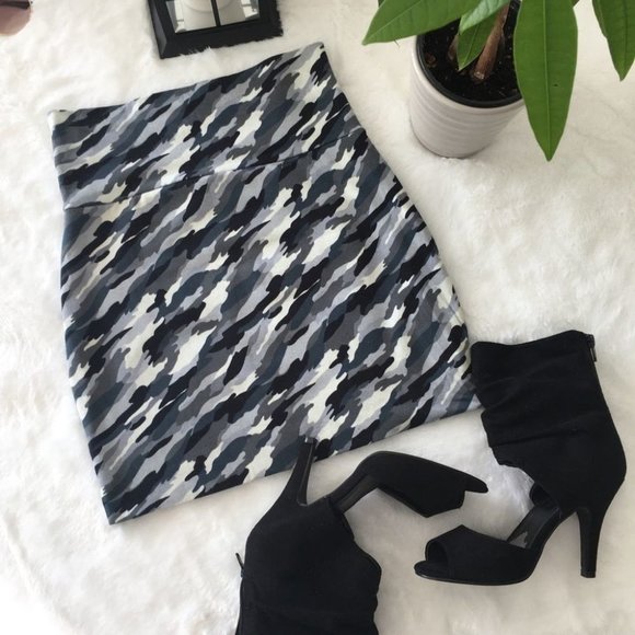 Black & White Camouflage Pencil Skirt - Picture 2 of 3